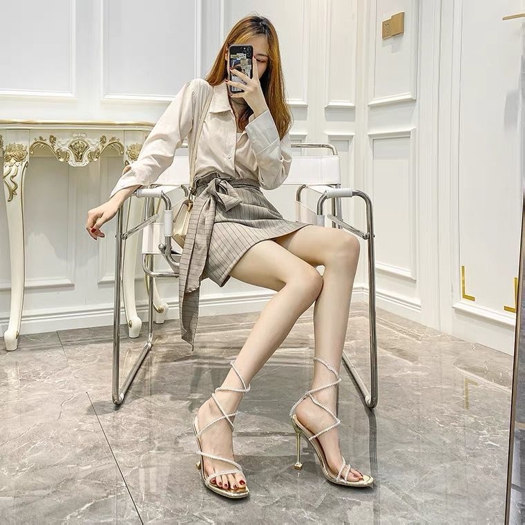 Sandale dama cu o singură bretea și strasuri, toc mic în formă de pană, talpă din cauciuc, căptușeală PVC