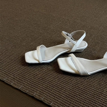 Sandale de damă cu un breteu – Piele de oaie, vârf pătrat, Cataramă, Talpă din cauciuc