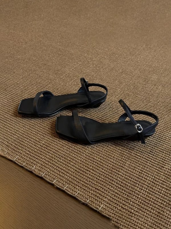 Sandale de damă cu un breteu – Piele de oaie, vârf pătrat, Cataramă, Talpă din cauciuc