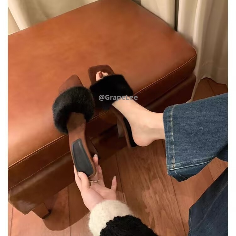 Chlpaté šľapky na klin s jedným remienkom, výška 5cm, štvorcová špička, PU vrchný materiál, vnútorný materiál Super Fiber