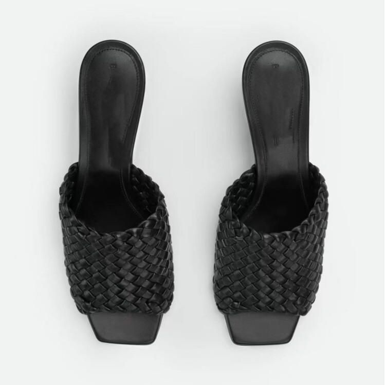 Slip-on sandale s klinastim potpeticama, PU gornji dio, đon od TPR, podstava od svinjske kože, debljina đona 3–5 cm, proljeće 2025 izlazak