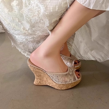 Sandale dama cu plasă dantelată, talpă înaltă cu toc-clin, partea superioară din fibră super, vârf în formă de gură de pește, talpă din cauciuc, Primăvara 2025