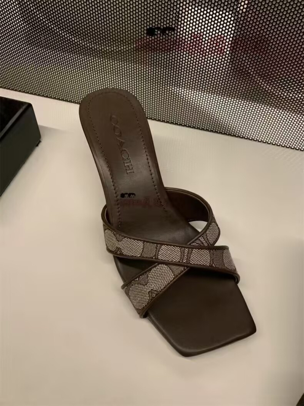 Ljetne slip-on sandale s gornjim dijelom od kože bivola, kvadratna nosnica, gumena podstava i podstava od super vlakana