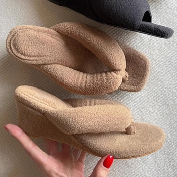 Sandale pentru femei cu vârf rotund, toc în formă de pană, partea superioară plușată, talpa din cauciuc și căptușeală din fibre superioare