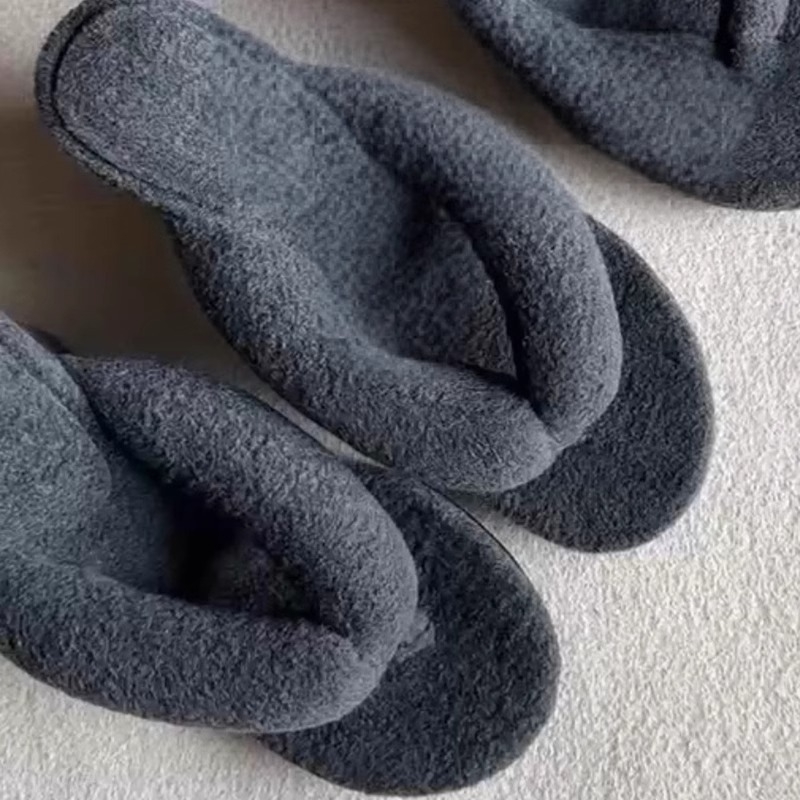 Sandale pentru femei cu vârf rotund, toc în formă de pană, partea superioară plușată, talpa din cauciuc și căptușeală din fibre superioare