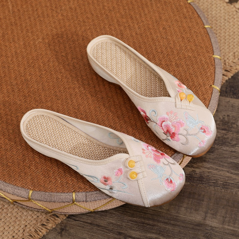 Dámske textilné topánky s výšivkou, uzavretá špička, etnický štýl, klinový podpätok, saténová vrchná časť