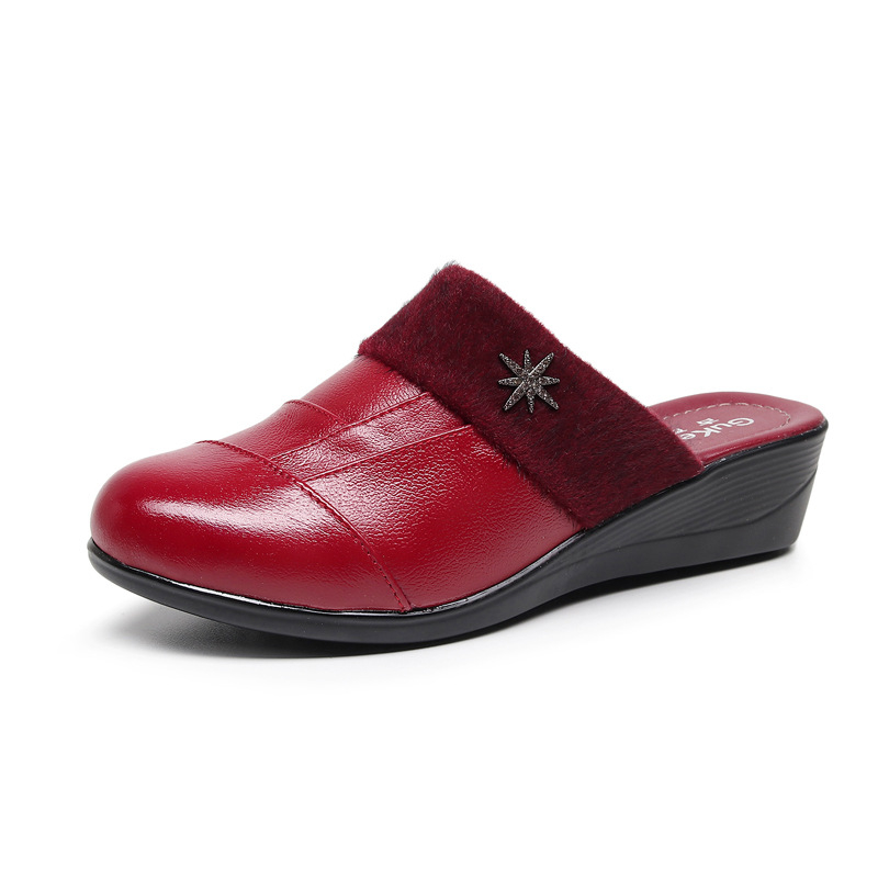 Papuci din piele naturală, căptuți cu fleece, cu toc în clin, vârf rotund, talpă din cauciuc și plastic