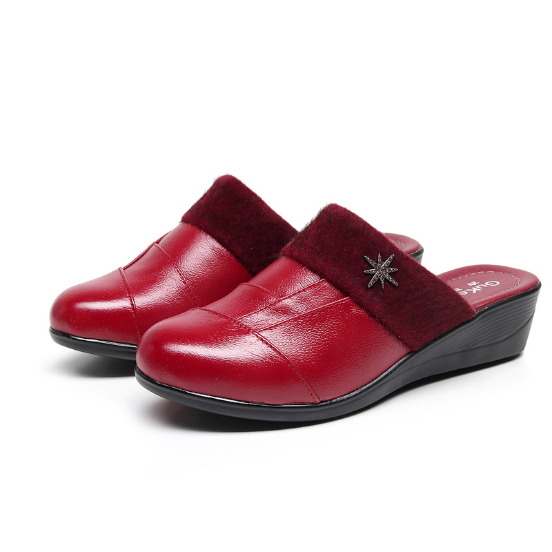 Papuci din piele naturală, căptuți cu fleece, cu toc în clin, vârf rotund, talpă din cauciuc și plastic