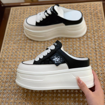 Női vastag talpú papucs, PU felsőrész, PU belső, osztott lábujj, kompozit talp, hétköznapi stílus