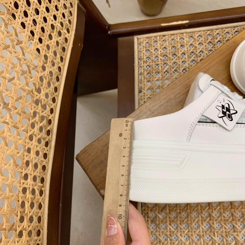 Női vastag talpú papucs, PU felsőrész, PU belső, osztott lábujj, kompozit talp, hétköznapi stílus