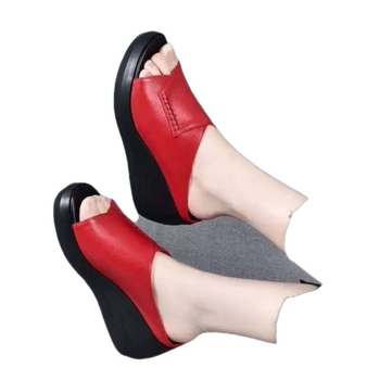 Šlape s klinsom od PU gume, visina potpetice 3–5 cm