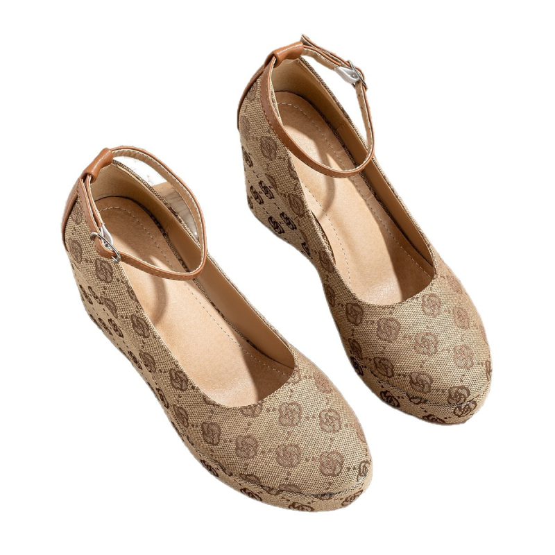Ženske klinaste visoke pete - tekstilni gornji dio, okrugla kap, kopčom, klinični potpetice >8 cm