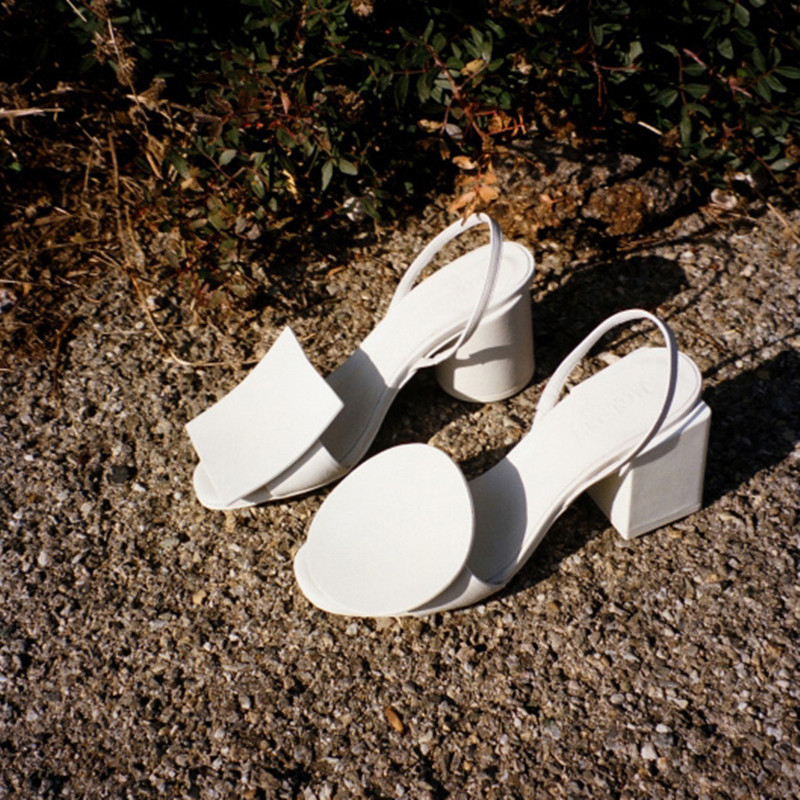 Annelie sandale romane, PU partea superioară, vârf pătrat, toc înclinant 6–8 cm, curea elastică