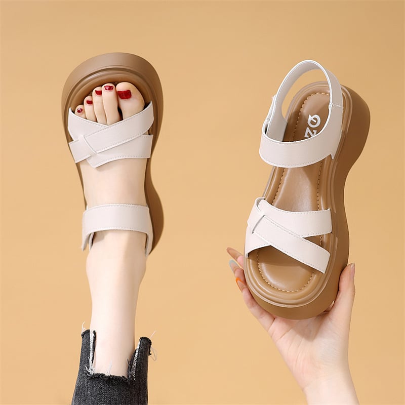 Egy pántos szandál vastag talppal, koreai stílus, 3–6 cm-es klín sarok, felsőrész: szuper rost