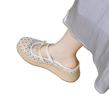 Sandale Mary Jane din paie cu toc înclinant – partea superioară din plasă, vârf rotund, talpă din cauciuc, vară 2024