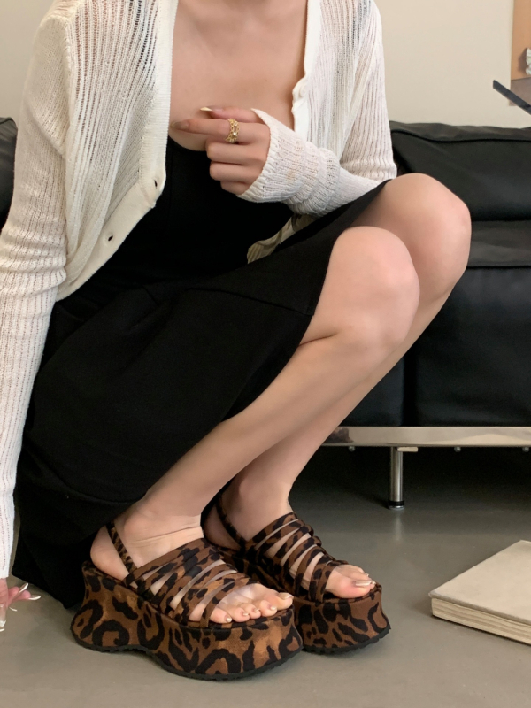 Dámske sandále s jedným pásom, 8 cm hrubá podrážka, okrúhla špička, horný materiál: super vlákno, vnútorný materiál: super vlákno, podrážka: guma