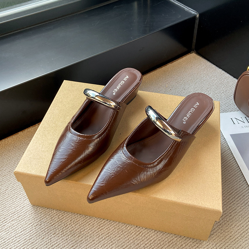 Dámske slip-on platformové topánky s ostro zahnutým nosom a kovovou sponou, PU vrch, vnútorná imitácia kože, gumová podrážka, leto 2025