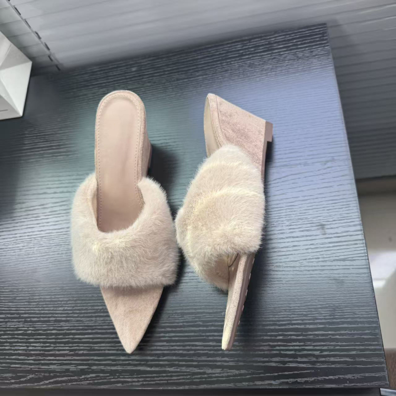 Dámske papuče s klinovým podpätkom z kožušiny, otvorený prst, gumová podrážka, PU vnútorná časť, jeseň 2025