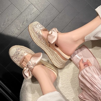 Sandale damă din satin, vârf rotund, închidere cu cataramă, căptușeală din piele de porc, talpă din cauciuc