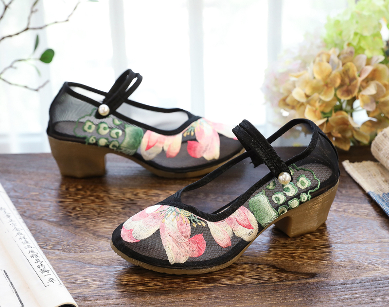 Sandale s mrežastim gornjim dijelom, okrugli vrh, klinasti pet 3–6 cm, retro stil, potplat TPR