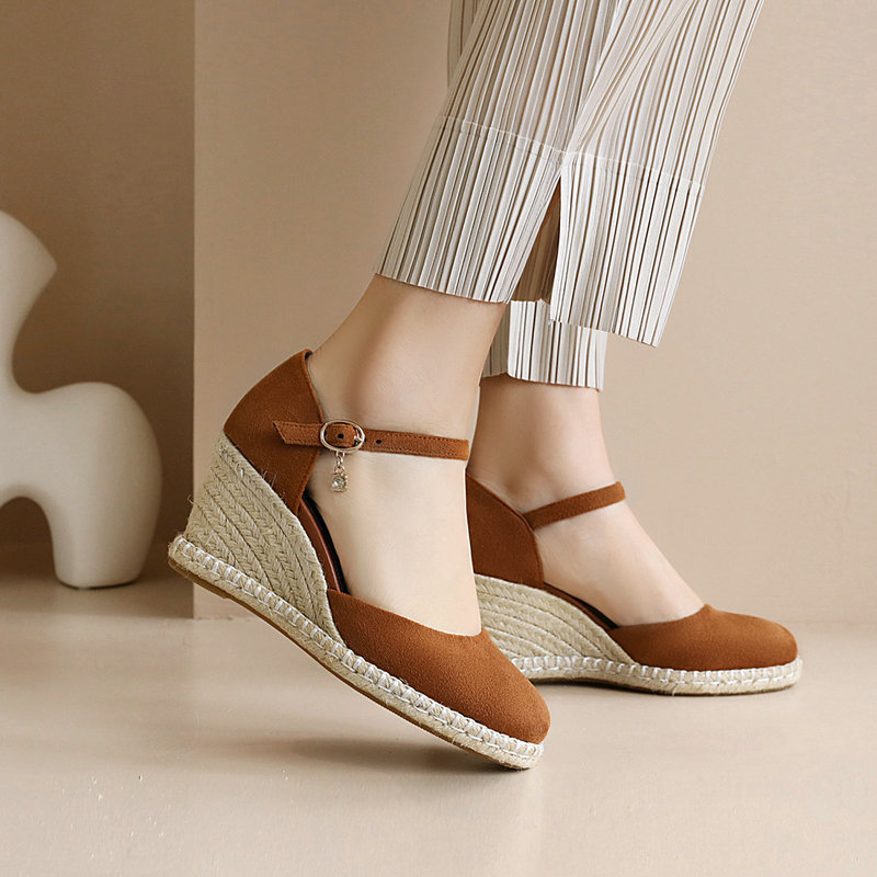 Sandale casual pentru femei, toc wedge cu vârf ascuțit, închidere cu cataramă, talpă din cânepă tricotată, înălțime toc peste 8 cm