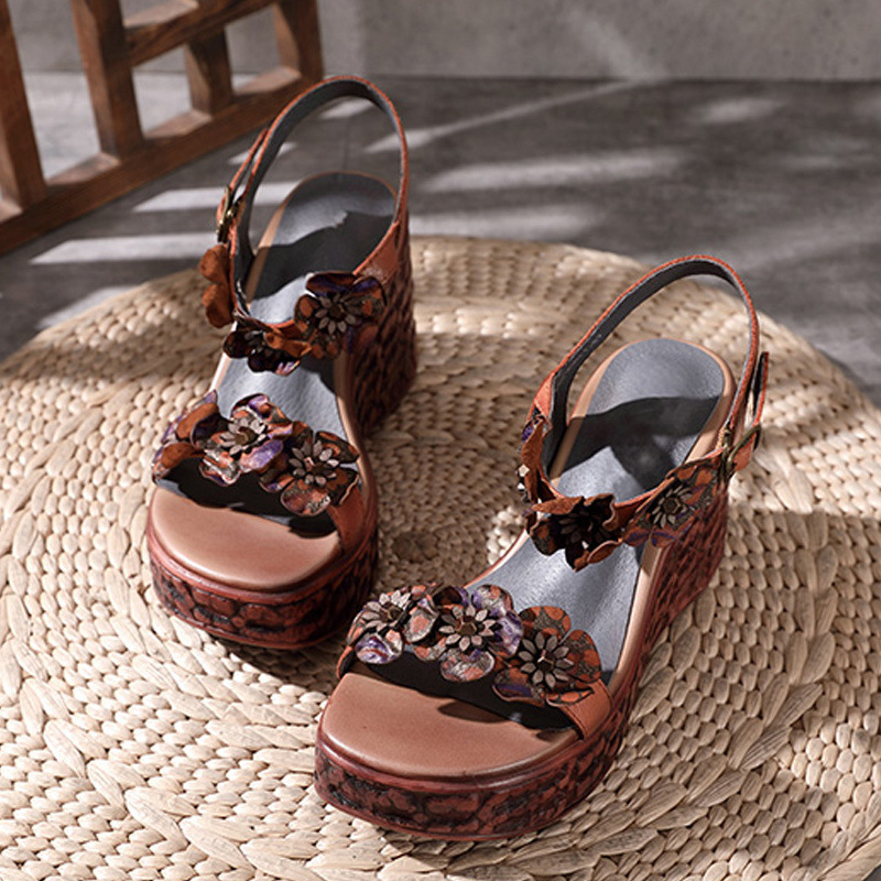 Дамски сандали от естествена кожа, горна част от първи и втори слой кожа, отворен пръст, клин над 8 см, дебела платформа, микрофибърна подплата