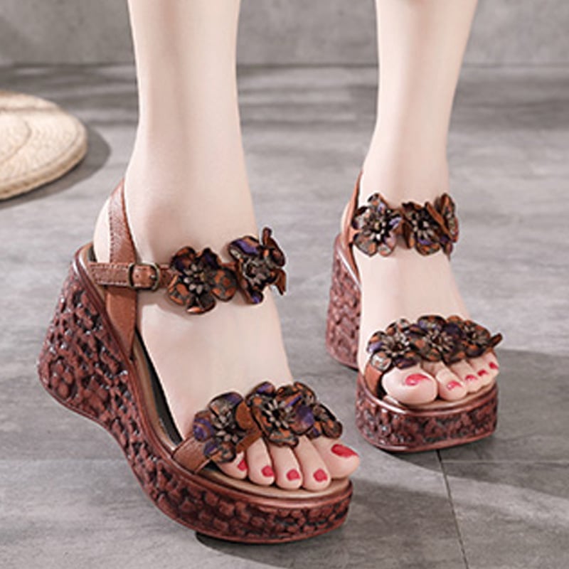 Дамски сандали от естествена кожа, горна част от първи и втори слой кожа, отворен пръст, клин над 8 см, дебела платформа, микрофибърна подплата