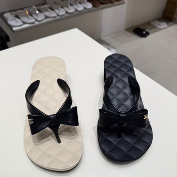 Plažne japanke flip-flop — PVC gornji dio, potplat od pjenaste gume, okrugli vrh, bez podstavke, svakodnevni stil (ljeto 2025)