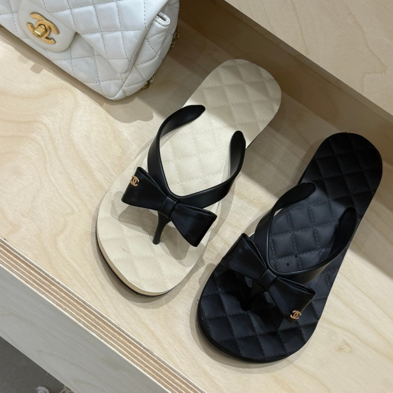 Plažne japanke flip-flop — PVC gornji dio, potplat od pjenaste gume, okrugli vrh, bez podstavke, svakodnevni stil (ljeto 2025)