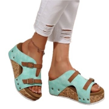 Sandale dama cu toc platformă înclinată, vârf în formă de gură de pește, PU partea superioară, talpă EVA, nituri