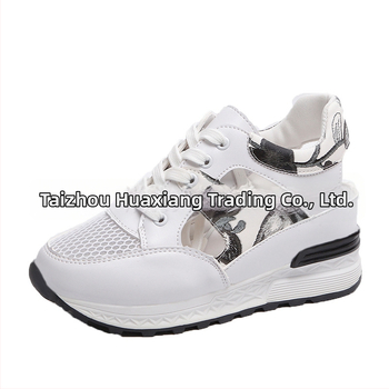 Elpojošas sporta sandales ar sietveida augšējo daļu, iekšējā augstuma palielinājums, šņorēšana, apaļa purngals, PU augšdaļa, gumijas zole