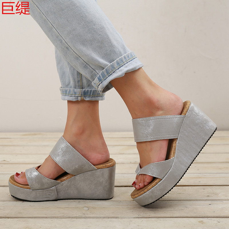 Ikdienas sandales ar PU augšpusi, gumijas zole, klīnveida papēdis 8,5 cm