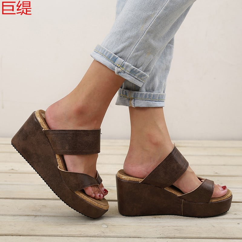 Ikdienas sandales ar PU augšpusi, gumijas zole, klīnveida papēdis 8,5 cm