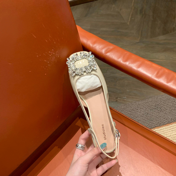 Sandale pentru femei cu vârf pătrat, toc pană, partea superioară din microfibră, talpă din cauciuc, închidere cu cataramă