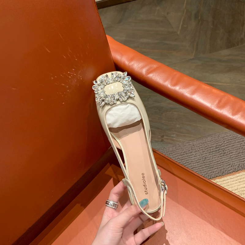 Sandale pentru femei cu vârf pătrat, toc pană, partea superioară din microfibră, talpă din cauciuc, închidere cu cataramă