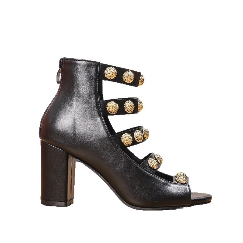 Sandale romane cu ținte metalice, curea Mary Jane cu un singur pasaj, partea superioară din piele, căptușeală din piele, toc pătrat peste 8 cm, talpă din cauciuc, grosime talpă 3 cm
