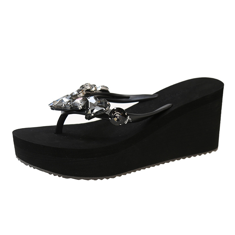 Sandale dama cu toc înalt pe platformă, flip-flop cu pietre și motiv inimă piersică — partea superioară EVA, vârf rotund, talpă TPR, brand INGVIVI/Chao Wei Wei, origine Dongguan, Guangdong