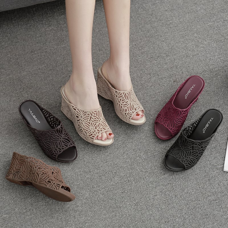 Sandale dama wedge din PVC – partea superioară PVC, talpă PVC, înălțime toc 5–8 cm, anti-derapare