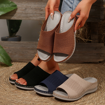 Сандали с презрамка тип Т, горна част от fly-плетение, кръгъл нос, вътрешност fly-knit, композитна подметка, пролет 2025