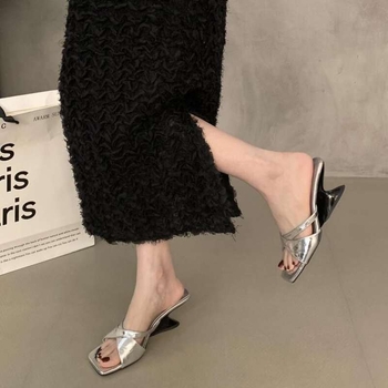 Sandale dama cu toc în clin argintii, vârf drept și deget deschis (PU partea superioară; talpă din cauciuc; grosime talpă 11 cm+; antiderapant)