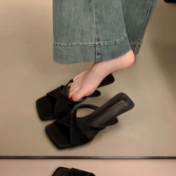 Sandale dama cu toc în clin argintii, vârf drept și deget deschis (PU partea superioară; talpă din cauciuc; grosime talpă 11 cm+; antiderapant)