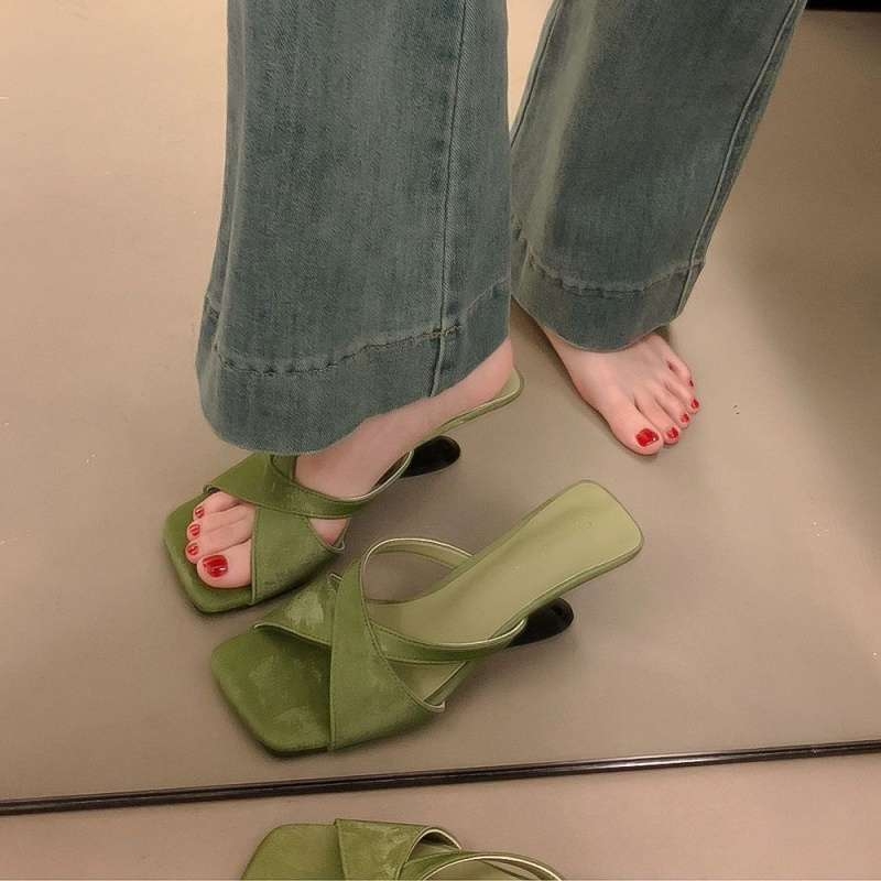 Sandale dama cu toc în clin argintii, vârf drept și deget deschis (PU partea superioară; talpă din cauciuc; grosime talpă 11 cm+; antiderapant)