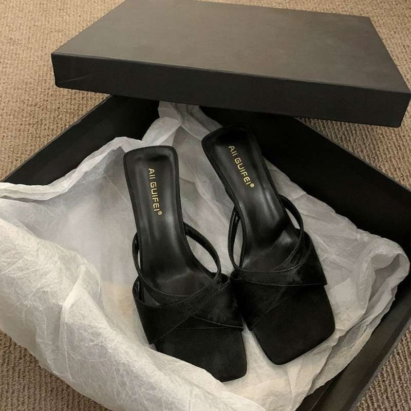 Sandale dama cu toc în clin argintii, vârf drept și deget deschis (PU partea superioară; talpă din cauciuc; grosime talpă 11 cm+; antiderapant)