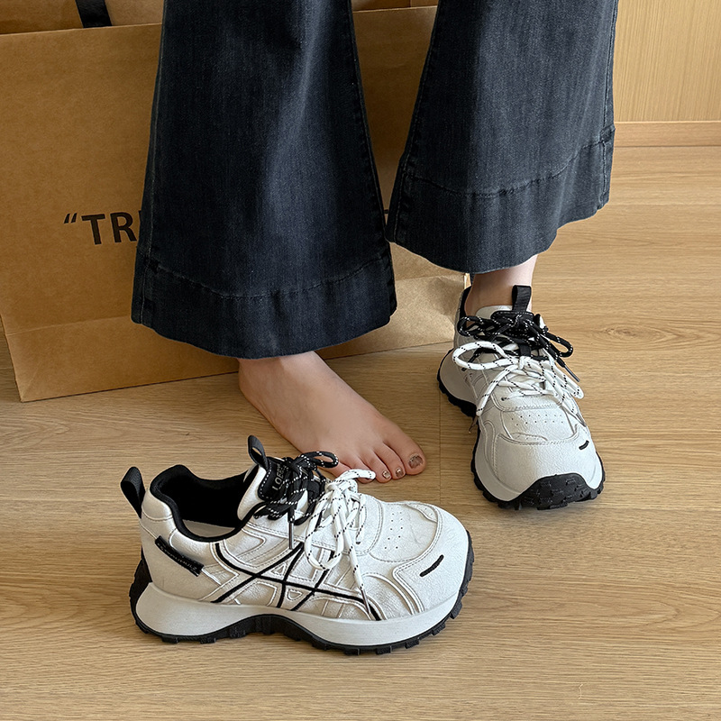 Pantofi damă tip dad, talpă groasă, căptușeală pufoasă, vârf rotund, șireturi, talpă din cauciuc