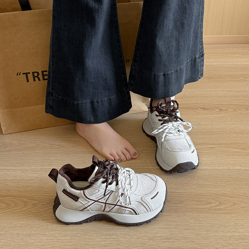 Pantofi damă tip dad, talpă groasă, căptușeală pufoasă, vârf rotund, șireturi, talpă din cauciuc