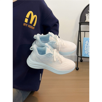 Női nyári sneaker, lélegző hálós felsőrész, magas szár (3-7 cm), PU talpbetét, PVC talp, csúszásmentes, kényelmes