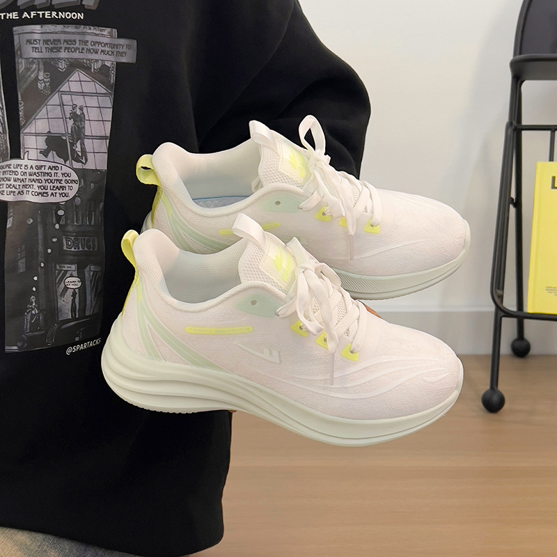 Női nyári sneaker, lélegző hálós felsőrész, magas szár (3-7 cm), PU talpbetét, PVC talp, csúszásmentes, kényelmes