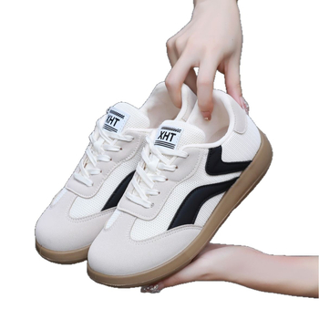 Pantofi damă cu talpă plată – stil minimalist modern, partea superioară din piele sintetică, talpă și branț PU, șireturi, toc plat mic 1–3 cm