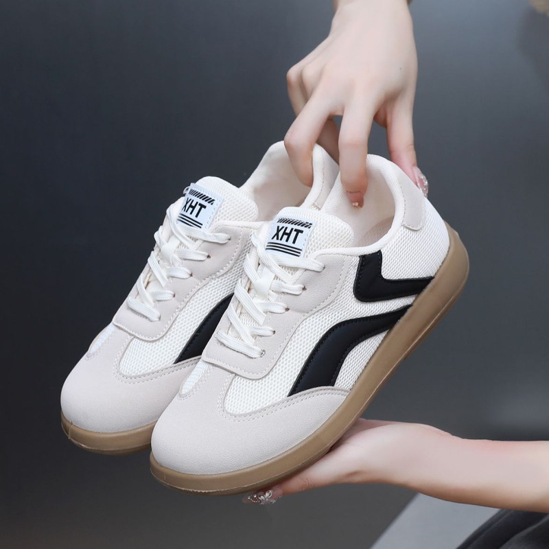 Pantofi damă cu talpă plată – stil minimalist modern, partea superioară din piele sintetică, talpă și branț PU, șireturi, toc plat mic 1–3 cm