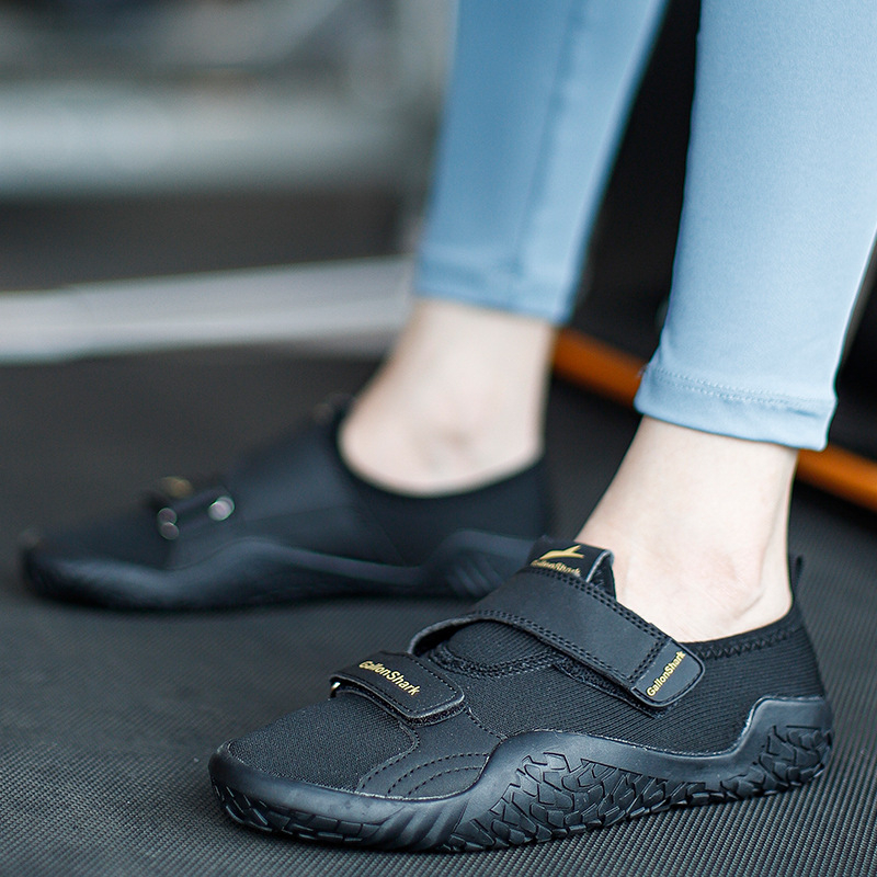 Pantofi sport casual - ușori, respirabili, talpă antiderapantă; partea superioară din textil; talpă interioară EVA; talpă din cauciuc